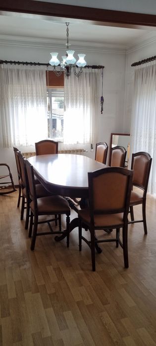 Mesa de Jantar em Madeira Maciça + Cadeiras