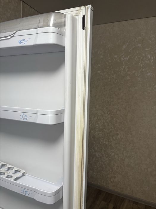 Холодидьник Indesit