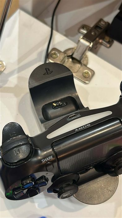 PlayStation 4 (PS4) + 2 pady + 5 gier - zestaw gotowy do grania