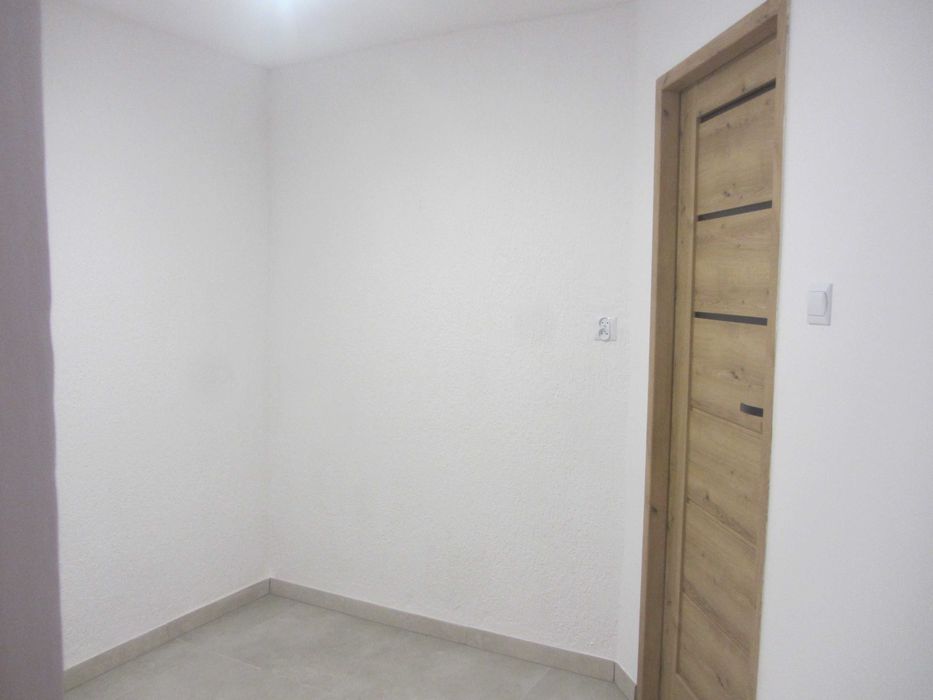 Lokal handlowo-usługowy 37,8m2 w centrum Żar-deptak.