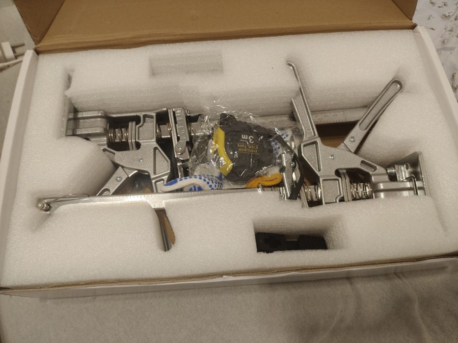 Podnośniki do płytek ściennych