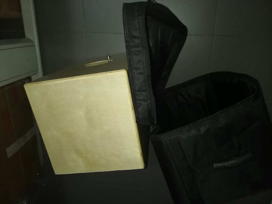 Cajon elétrico de madeira