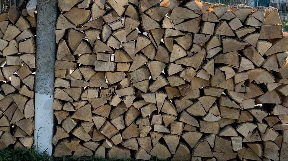 Складені дрова дуб граб ясен рубані та метрові