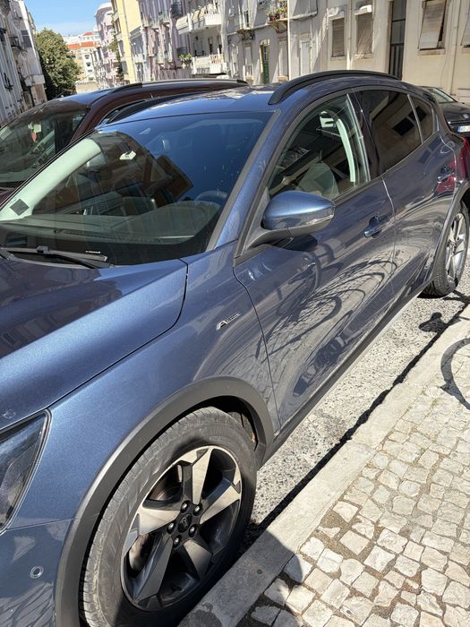Vendo carro em 2a mão muito bom estado; 52.000 km. blue metallic. revisões na marca ; pneus novos (6 dias)