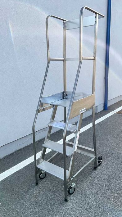 Escadas de alumínio com rodas com 6 DEGRAUS - NOVO