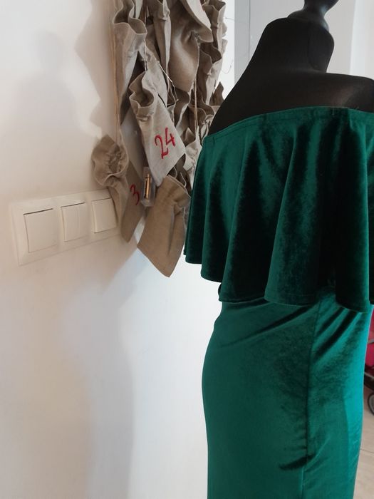 Zielona dłuższą sukienka dopasowana S 36 hiszpanka falbanka