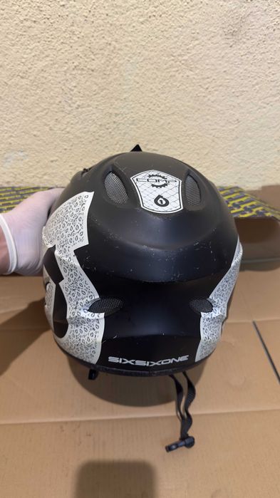 Capacete Sixsixone 661 c/ forro cetim - trotinete/BTT