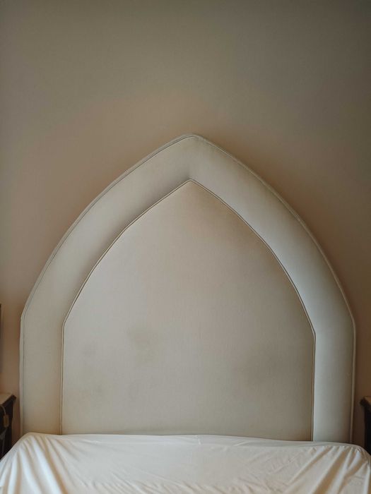 Cabeceira de cama estofada em tecido