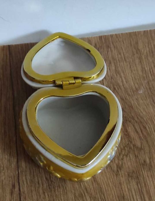 Скринька для прикрас (кераміка)