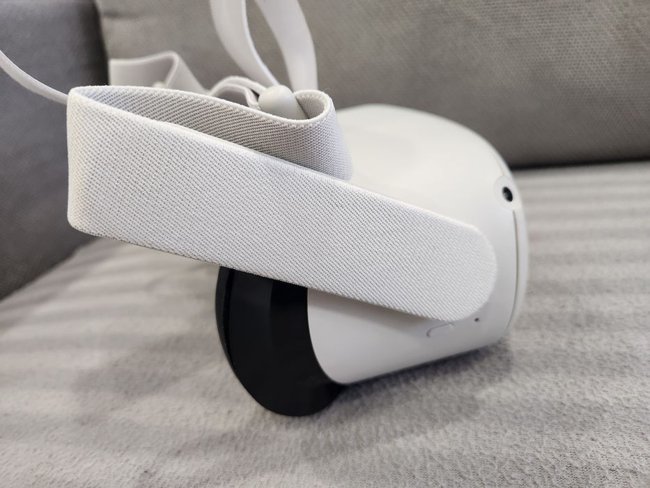 Oculus Quest 2 128Gb без джойстиків, підгорілий на сонці дисплей