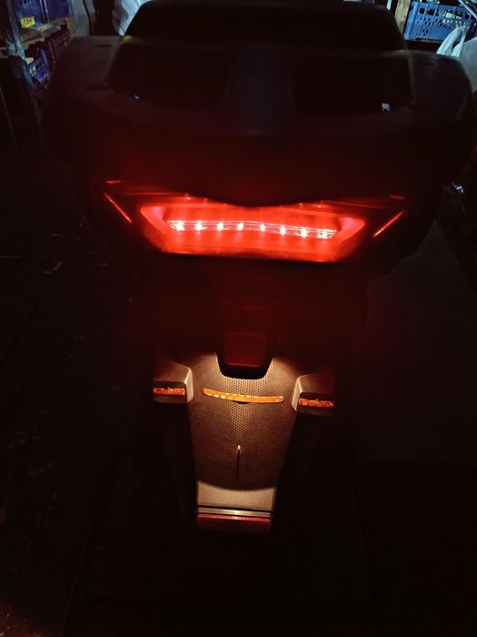 Єлектроскутер Yadea RN чорний