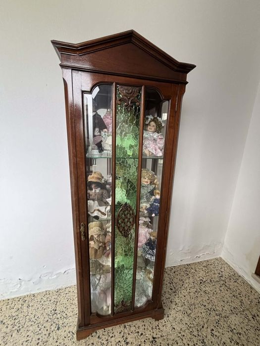 Bonecas em porcelana mais o móvel