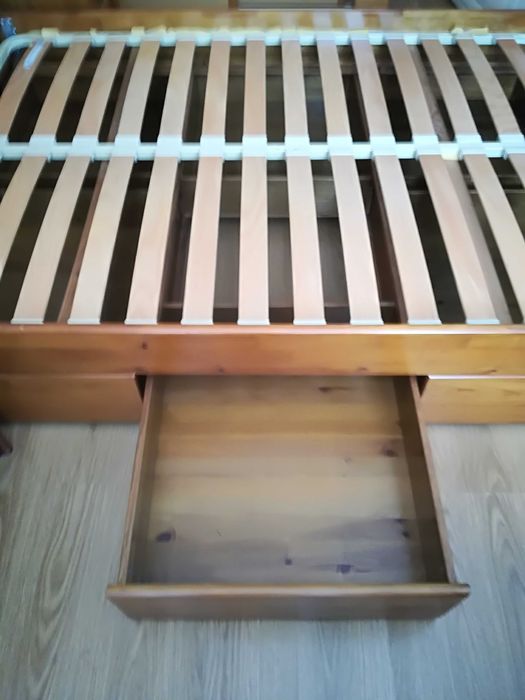 Cama de Casal com 6 gavetas e 2 mesas de cabeceira