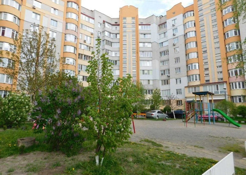 Продається 3-кімнатна квартира з ремонтом на Поділлі