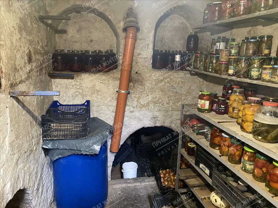 Капітальний будинок, 1 км від Макдональдса.