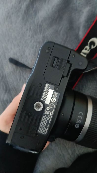 Canon EOS 500D + Canon 18-55mm