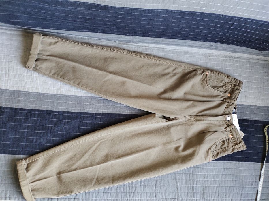 Bershka джинсы горчичные бежевые мокко новые мом бананы