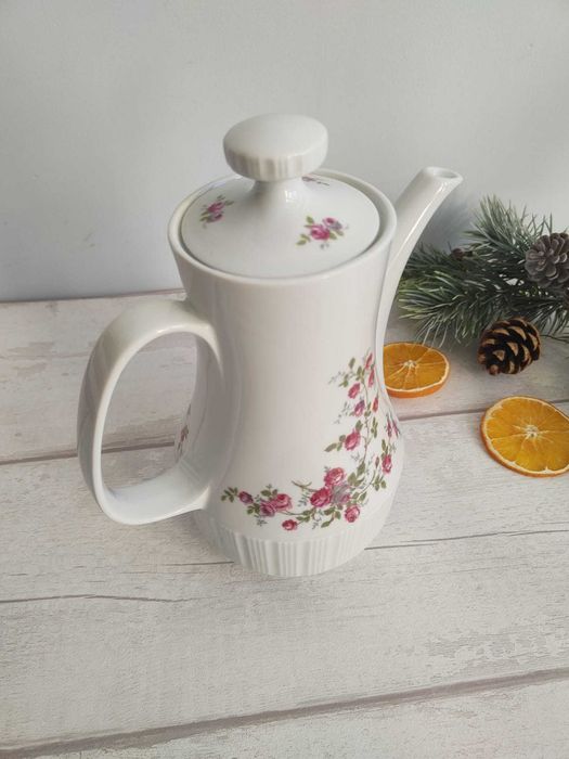 Czajnik, dzbanek, imbryk porcelanowy na kawę lub herbatę