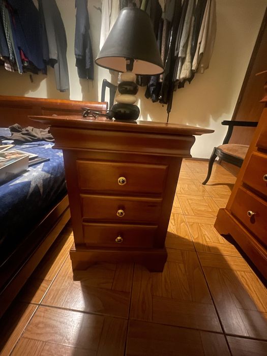 Mobília Quarto (Cama, 2 mesinhas cabeceira e cómoda)