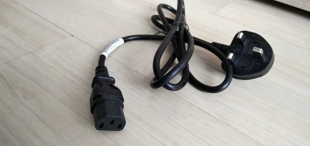Kabel zasilający IEC C13 wtyk angielski UK 1.4m