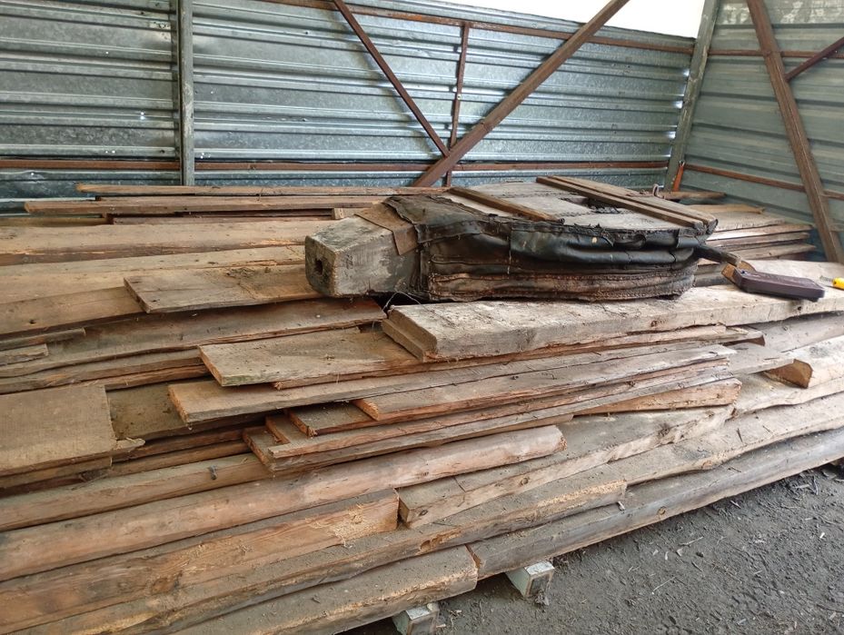 Stare bale drewniane belki deski