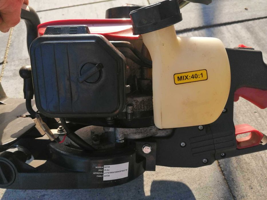 Nożyce Spalinowe Ikra BHT 60