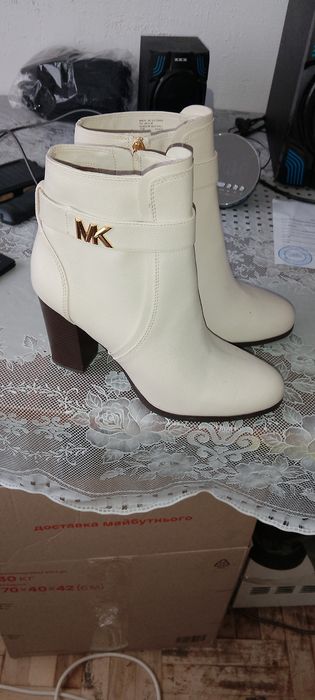 Продам женскую обувь