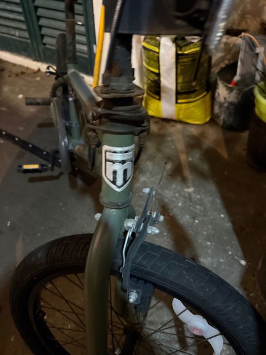 Bicicleta BMX Mongoose — Estilo, Resistência e Diversão!