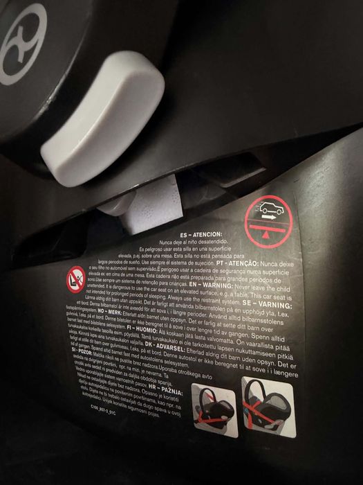 Fotelik samochodowy  Cybex Aton Q + baza ISOFIX Base Q-Fix – stan bardzo dobry