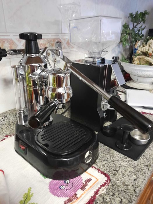 Maquina café La Pavoni e moinho café semi profissioal.
