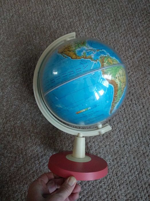 Глобус фізично-політичний