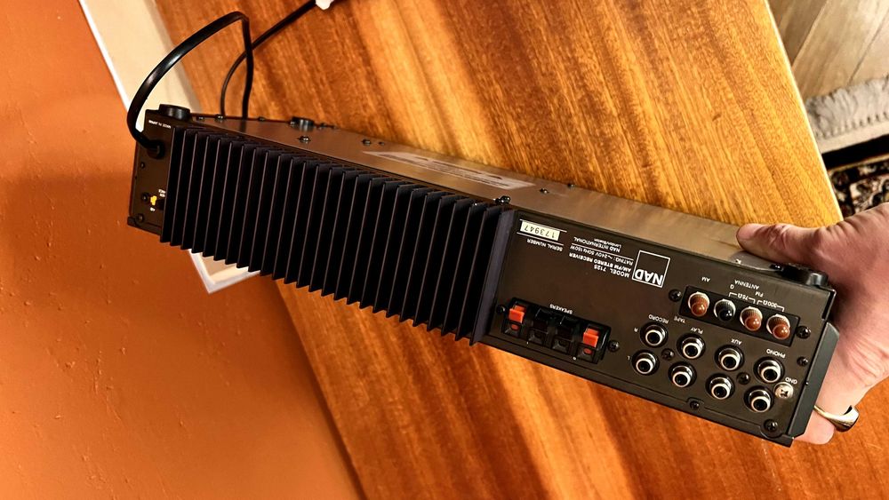 NAD 7125 amplituner stereo