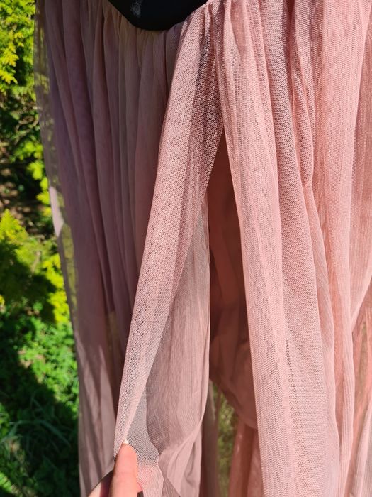 Długa sukienka bez ramiączek maxi tiulowa