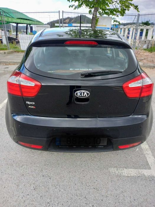 Kia Rio em ótimo estado