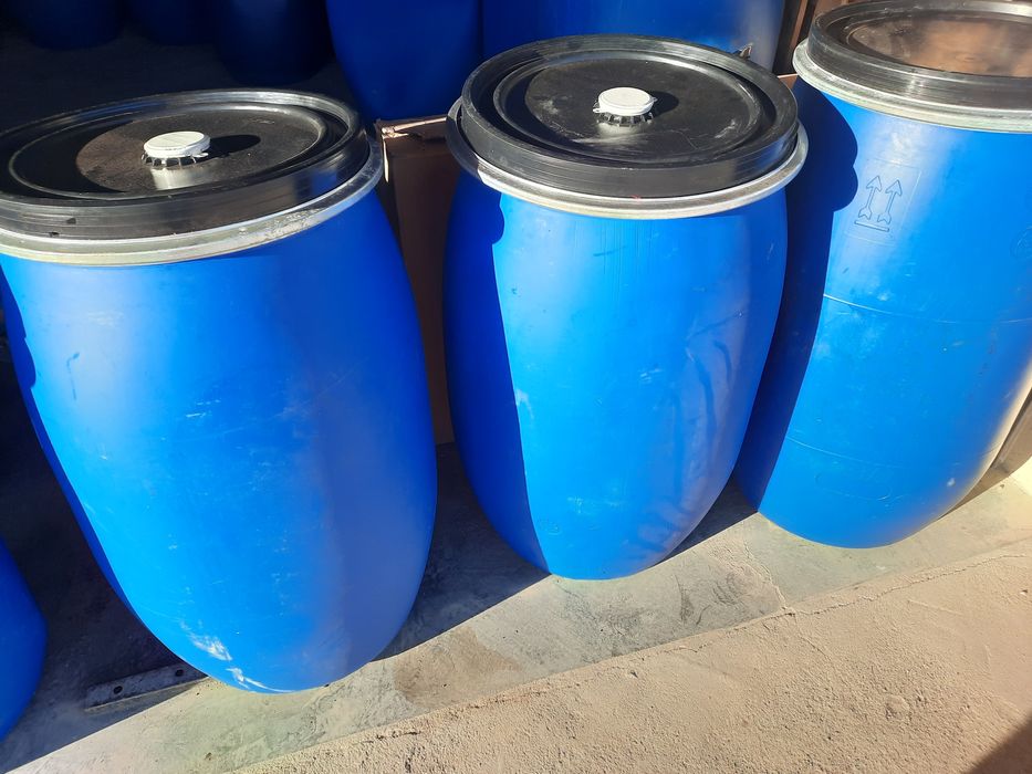 Bidons plástico de 140 litros com tampa e aro