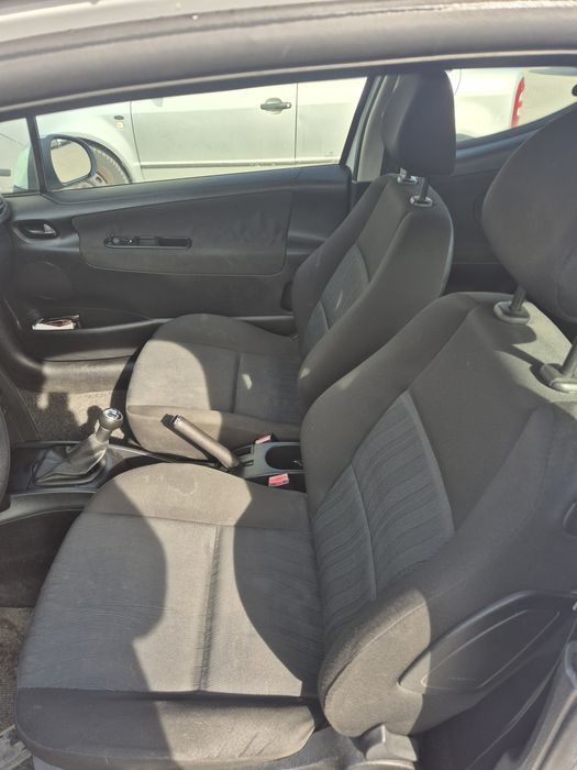 Peugeot 207 benzyna.