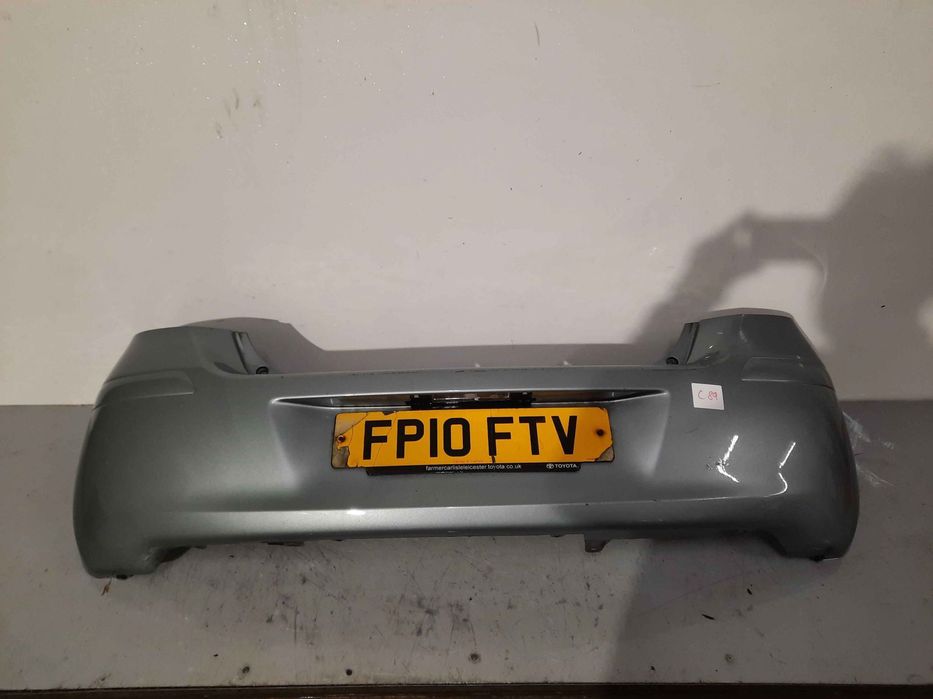 ^ ZDERZAK TYŁ TYLNY TOYOTA YARIS II 2 1F8 SZARY