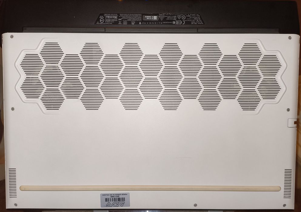 Alienware M17 R3 | 17" 300Hz Display