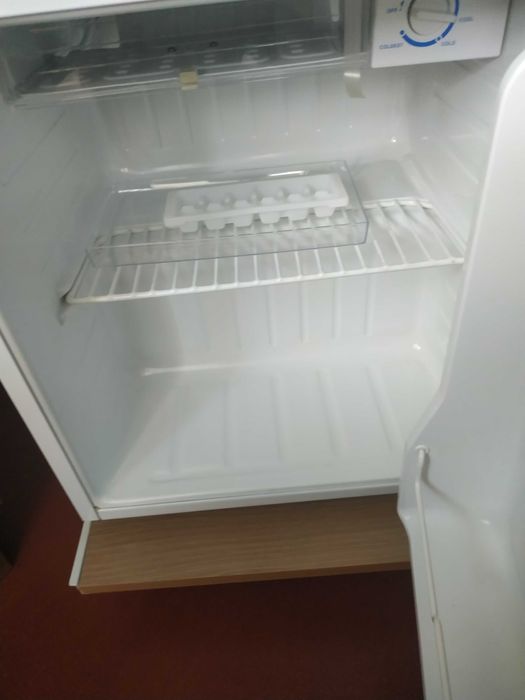 Тумбочка на колесиках под минихолодильник Самсунг,