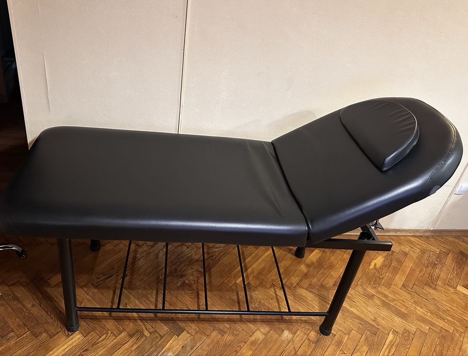 Кушетка, масажний стіл в гарному стані
