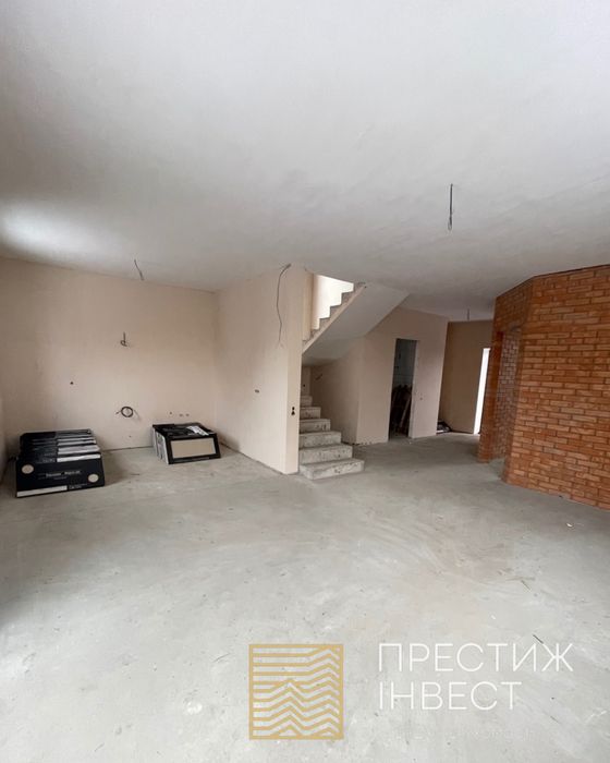 Продаж капітального 2-поверхового цегляного будинку можна під ЄОселю