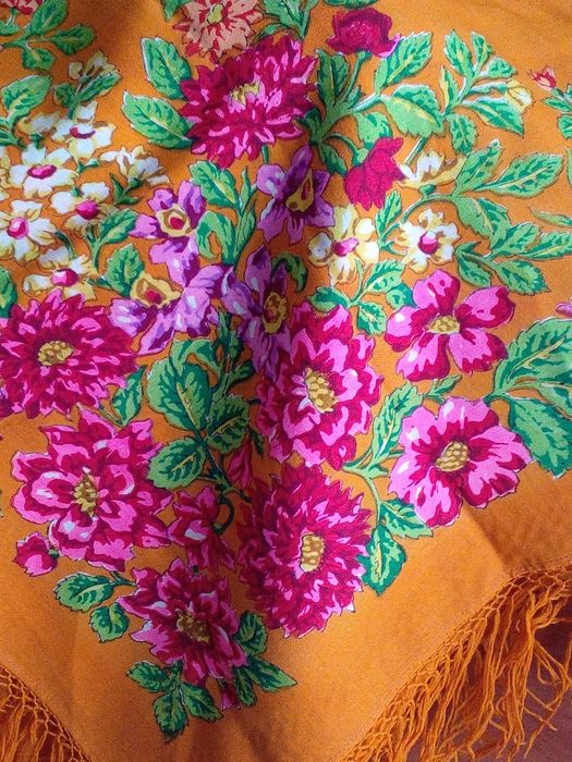 Продам дві великі шерстяні хустки