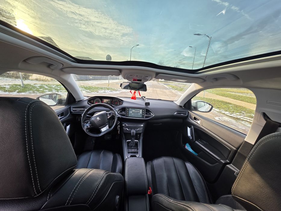 Peugeot 308 T9  bogato wyposażony! Szklany Dach !