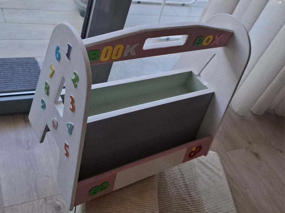 Porta livros e  lápis  infantil.