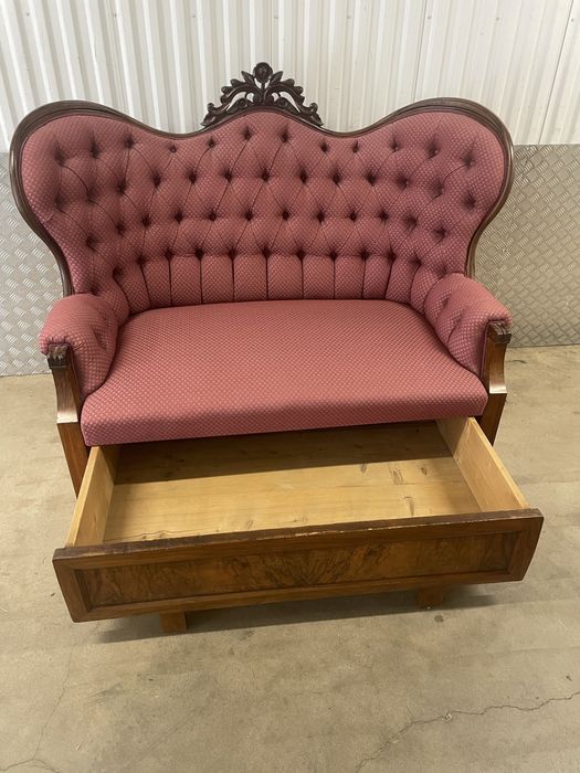 Piękna sofa ze schowkiem