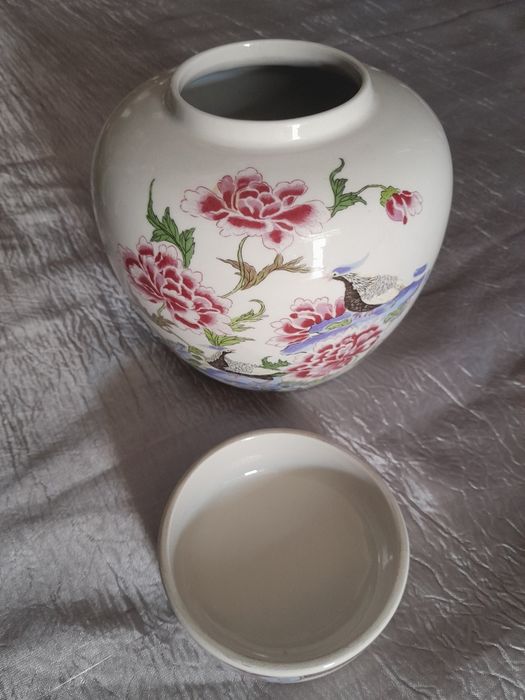 Small decorative pot459630471755212802