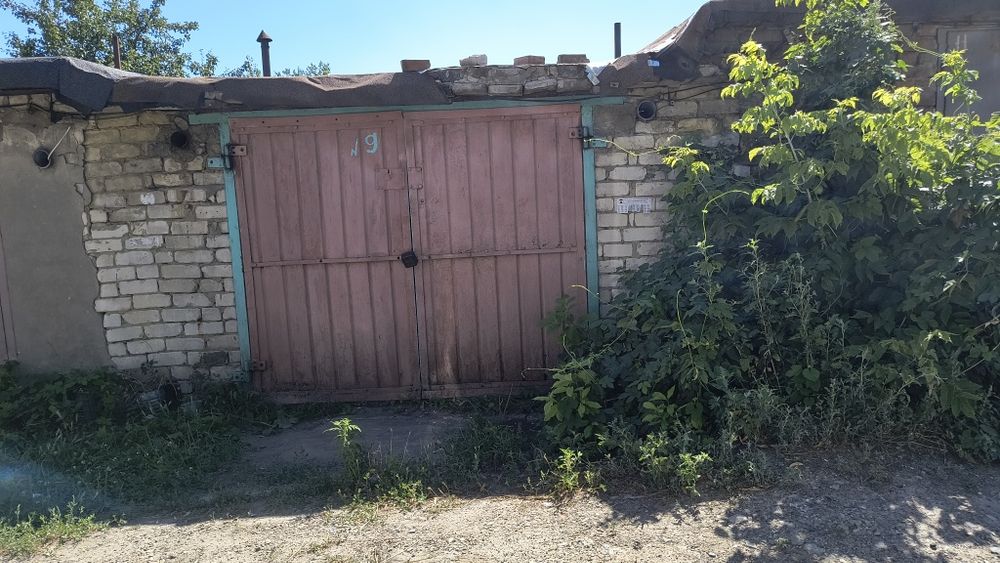 Продам гараж 6,8 на 3,8 метрів з погрібом
