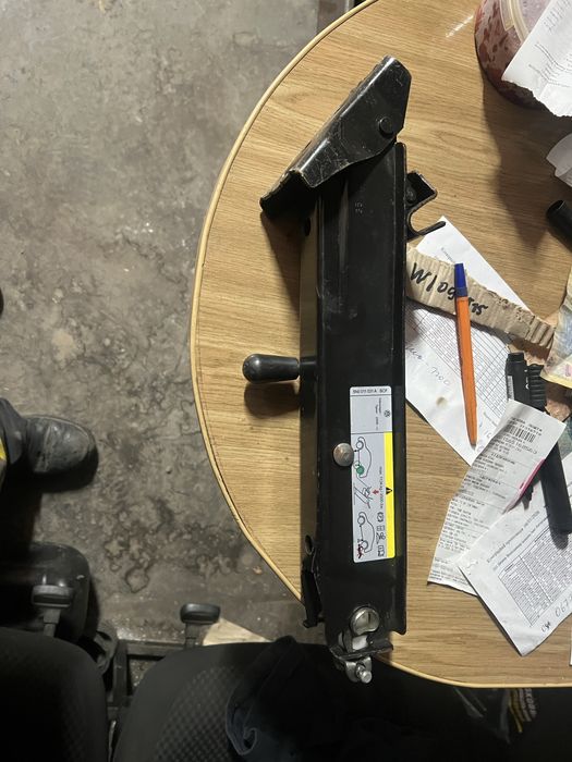 Домкрат вольцваген тігуан