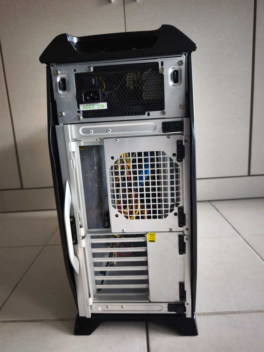 Vendo caixa Full Tower Cooler Master CM Stacker, com fonte de 700w