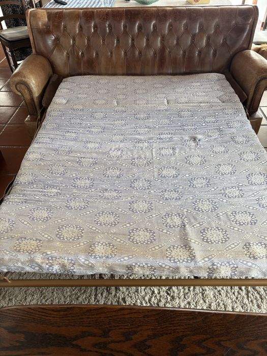 Sofás vintage em pele verdadeira